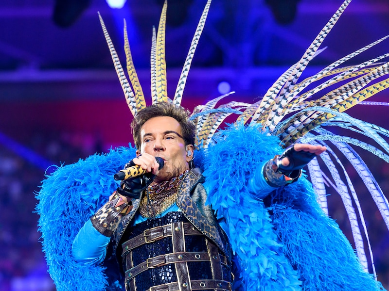 Gerard Joling vond dat zijn rol bij Toppers-concerten te klein was: “Ik zat 29 minuten onder het podium te wachten”