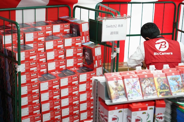 Elektronicaketens in Japan hebben Nintendo gevraagd om voldoende consoles beschikbaar te maken voor verkoop.
