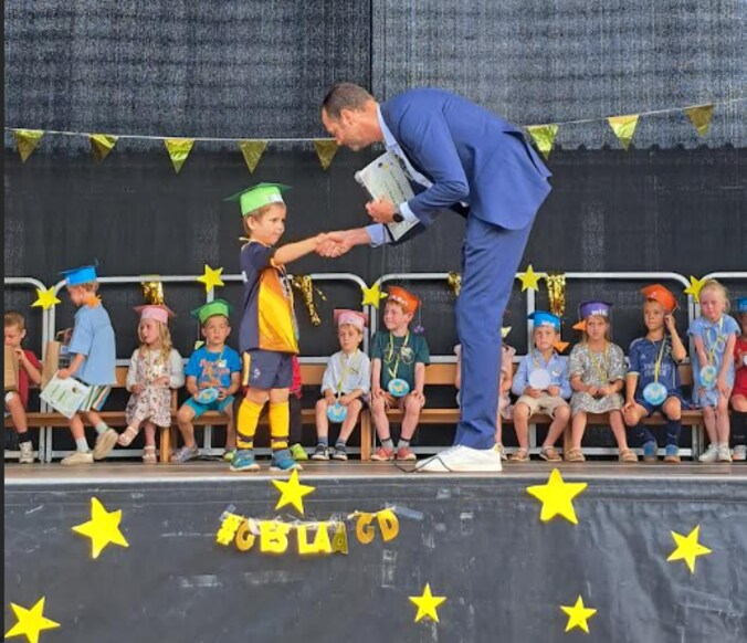 Tuur Bogaerts studeert af als kleuter in basisschool Sint-Lucia in Oelegem