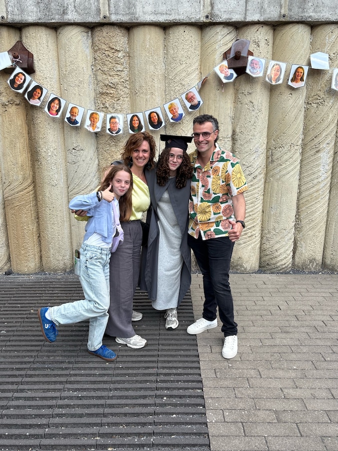 Linde en haar familie op de proclamatie.