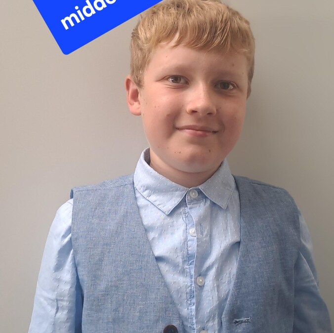 Joren is piekfijn uitgedost voor zijn proclamatie.