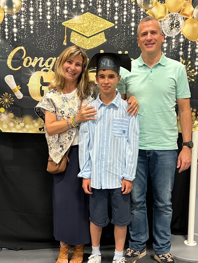Louis met zijn ouders op de proclamatie.