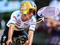 Zijn doorweekte shirt maakte het zichtbaar: Remco Evenepoel heeft ook ode aan vrouw Oumi op zijn borst staan
