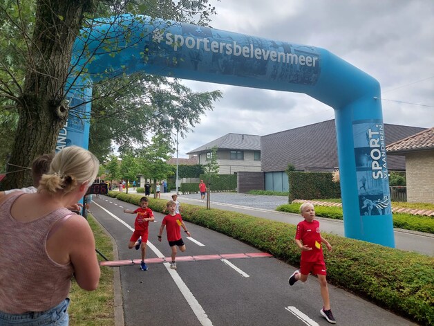 Ruim 200 sportievelingen lopen ter nagedachtenis van Ardoois ereburger ...