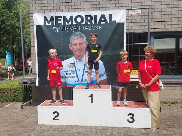 Ruim 200 sportievelingen lopen ter nagedachtenis van Ardoois ereburger ...