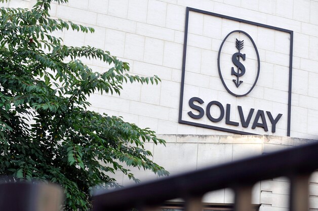 Het oude logo van Solvay.