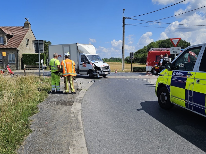 Boete en rijverbod voor bestuurder (57) die koppel op Vespa bijna doodreed: “Onze 7-jarige zoon nam al afstand van ons”