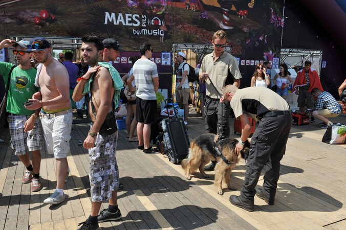 Het ‘andere rapport’ van Tomorrowland: 382 mensen betrapt met drugs en ...