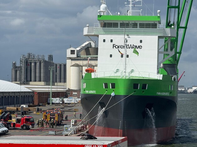Brand op splinternieuw zeeschip in Antwerpse haven veroorzaakt veel ...