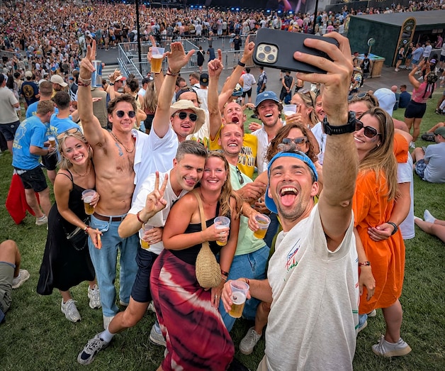 Internetlegende ‘Shaun the raver’ steelt de show op Tomorrowland ...