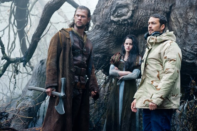 Op de set van 'Snow White and the Huntsman': Chris Hemsworth, Kristen Stewart en Rupert Sanders.