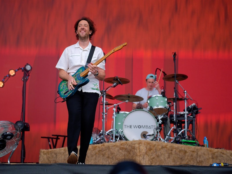 The Wombats komen naar Trix voor de verjaardag van hun debuutalbum: “We maken een kleine reis terug in de tijd”