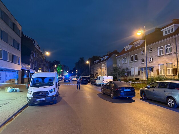 Ploegen van de politiezone Zuid zijn ter plaatse in de Itterbeekselaan in Anderlecht.