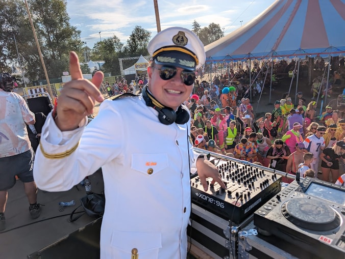 Joeri Pauwels (29) krijgt hoofdrol in nieuwe Kamping Kitsch Club ...