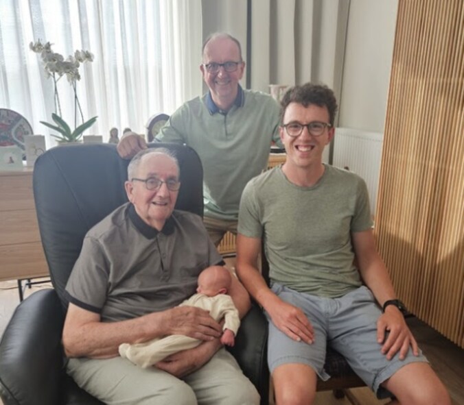 Viergeslacht in Eeklo: baby Kobe, papa Thomas, opa Tonny en overgrootvader Remi.