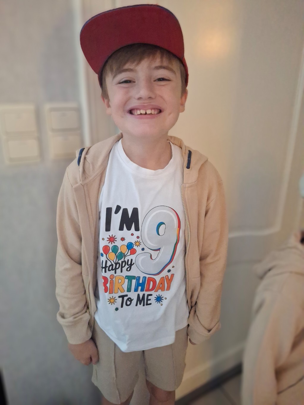 De jarige Aiden had een speciale outfit aan vandaag