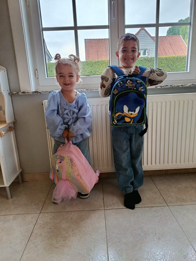 Minthe en Mill vanochtend voor hun vertrek naar school.