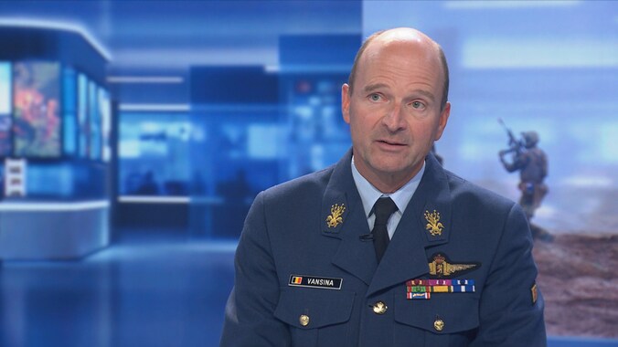 Stel hier uw vragen aan chef Defensie Frederik Vansina | Nieuws | HLN.be