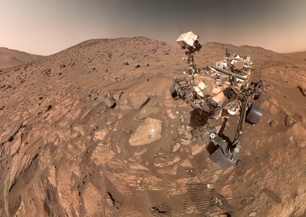 Een selfie genomen door Perseverance, een rover van NASA, op Mars.