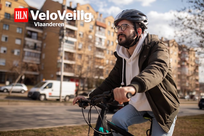 Wie heel vaak naar het werk fietst en grote afstanden aflegt, kan er zowaar een extra maandloon aan overhouden.