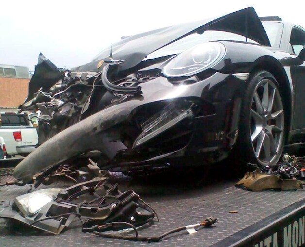 De Porsche bij het ongeval op Pacific Coast Highway (aka Highway 1)