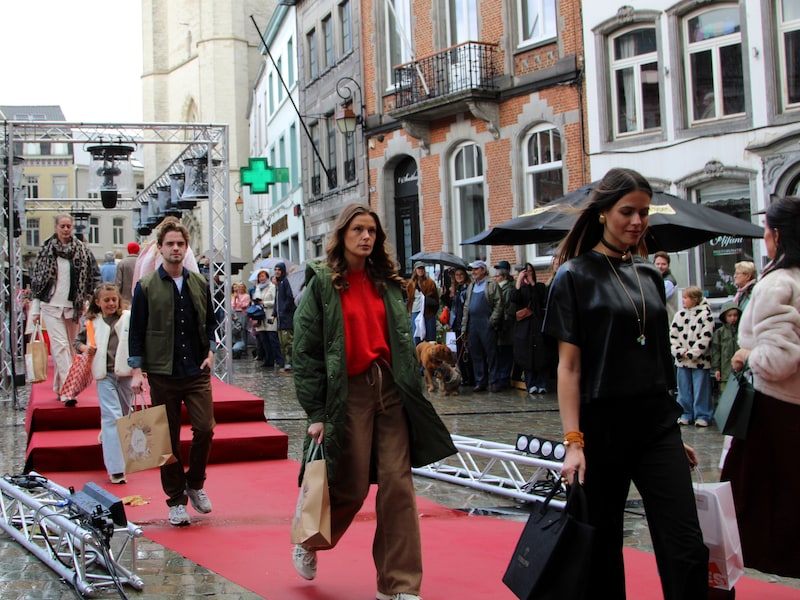 20 Halse handelszaken tonen herfst- en wintercollecties tijdens modeshow
