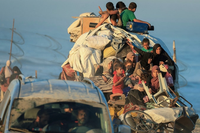 Palestijnen trekken zuidwaarts na een evacuatiebevel van het Israëlische leger, in de centrale Gazastrook op 20 september 2025.