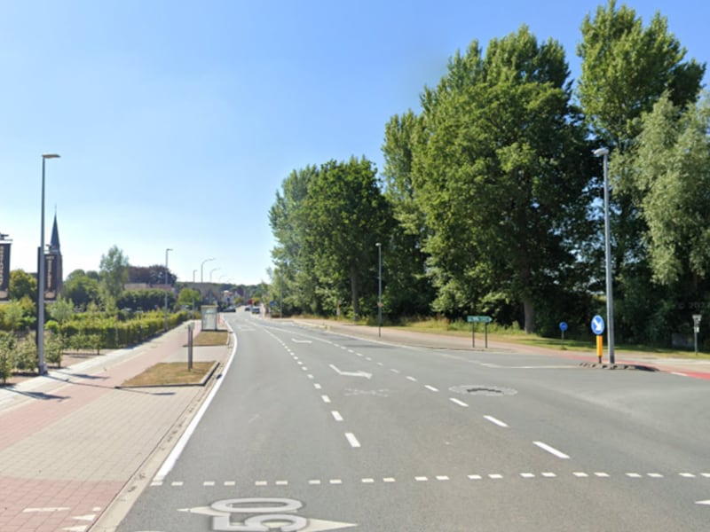 De werken gaan door in de Kortrijksestraat in Waardamme.