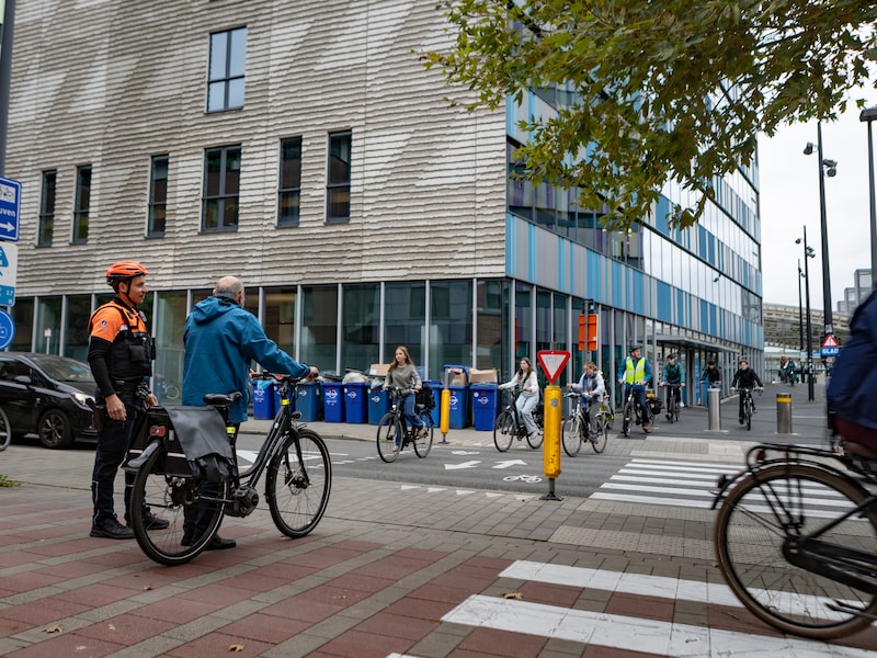 Extra controles op fietsers in Mortsel: politie focust op verlichting, gsm en rijrichting