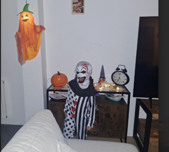 Thimeo uit Bredene gaat in halloweenthema naar school.