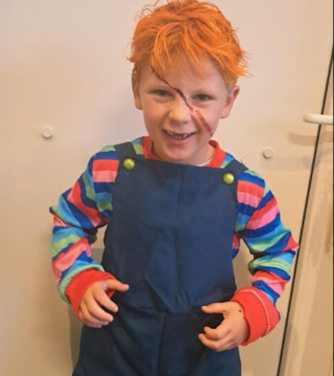 Lio uit Koekelare gaat in halloweenthema naar school.