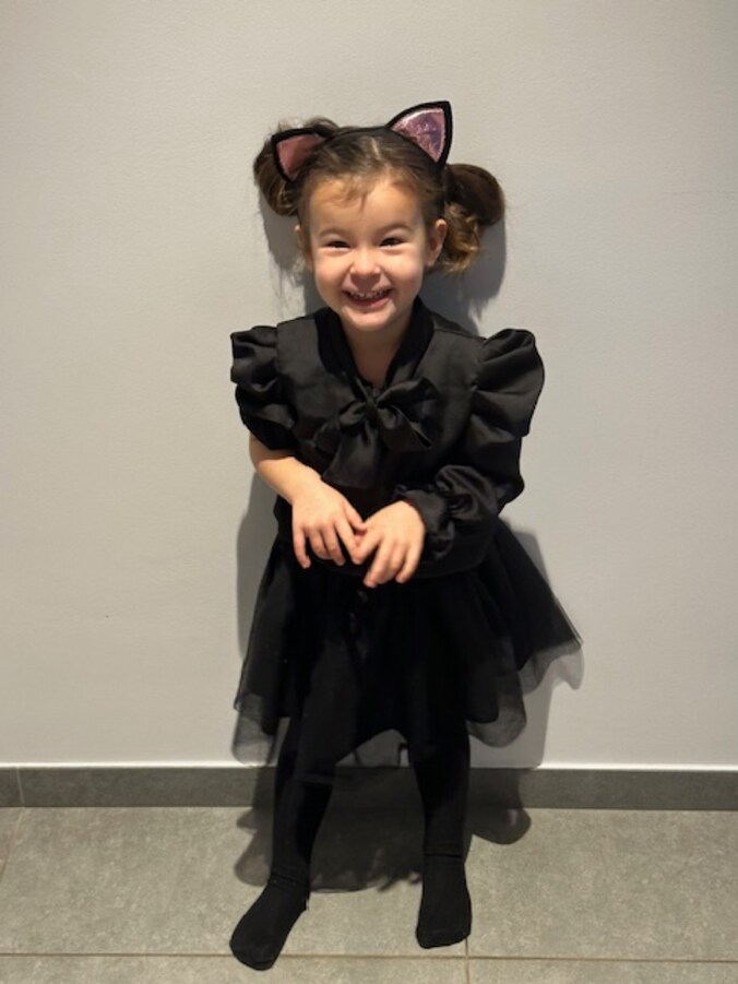 Amélie uit Lummen verkleed als poes