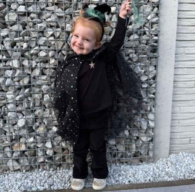 Kate uit Dendermonde gaat in halloweenthema naar school.