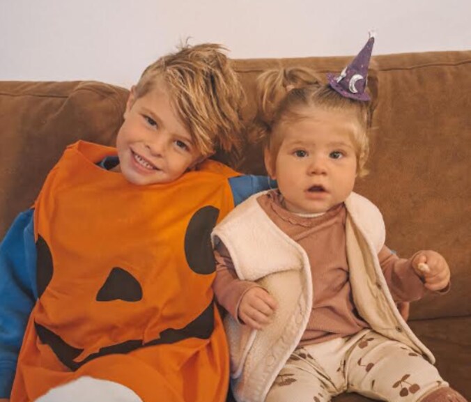 Billie en Seth uit Mechelen gaan in halloweenthema naar school.