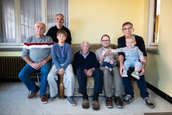 De drie viergeslachten in de familie Didden samen op de foto.