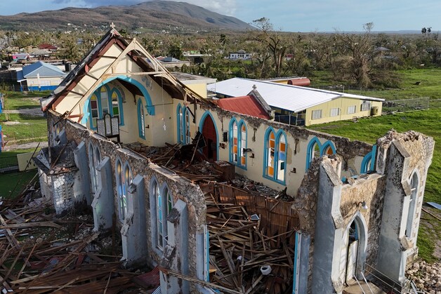Een kerk in Jamaica na de doortocht van orkaan Melissa.