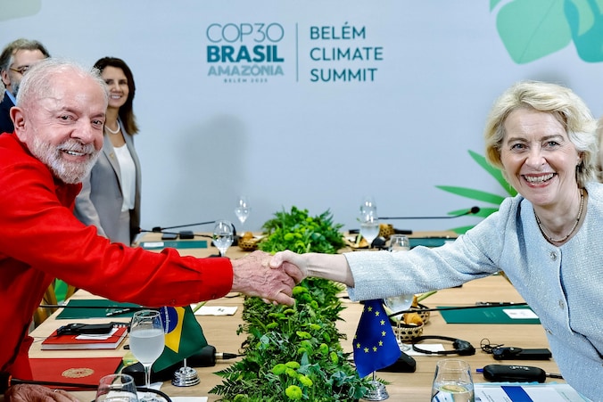 De Braziliaanse president Luiz Inacio Lula da Silva en EU-Commissiepresident Ursula von der Leyen tijdens een overleg in Belem, Brazilië.