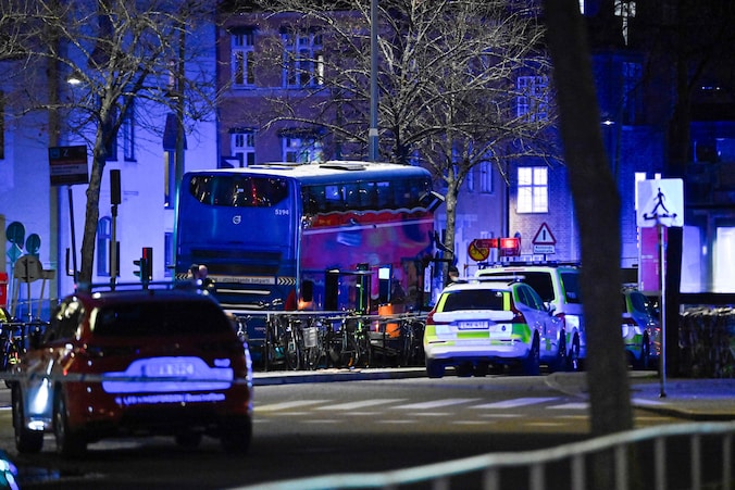 Drie doden en drie gewonden nadat bus bushokje binnenrijdt in Stockholm ...