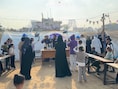 Scholieren in Gaza vieren proclamatie zonder ouders, in een vluchtelingenkamp voor weeskinderen