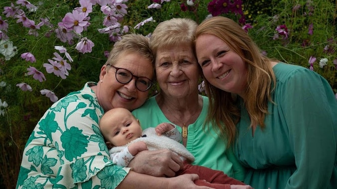Overgrootmoeder Hilda Dochy (84), oma Christel Caulier (58) en mama Annelies Wisbecq (33) zijn enorm trots dat ze deel uitmaken van dit viergeslacht.