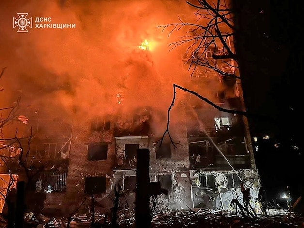 Brand in een flatgebouw in de Charkiv-regio.