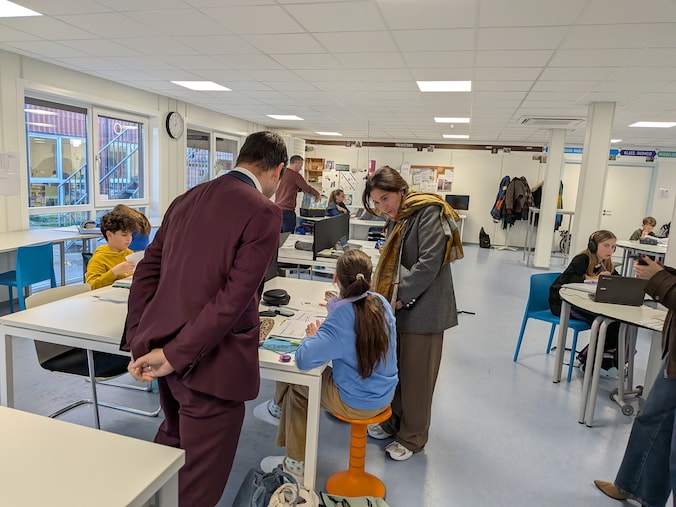 Minister Zuhal Demir bezoekt LAB-school in Sint-Niklaas: ook werking van LAB Sint-Amands krijgt lof