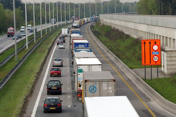40 minuten file op E19 richting Antwerpen vanaf Sint-Job-in-’t-Goor ...