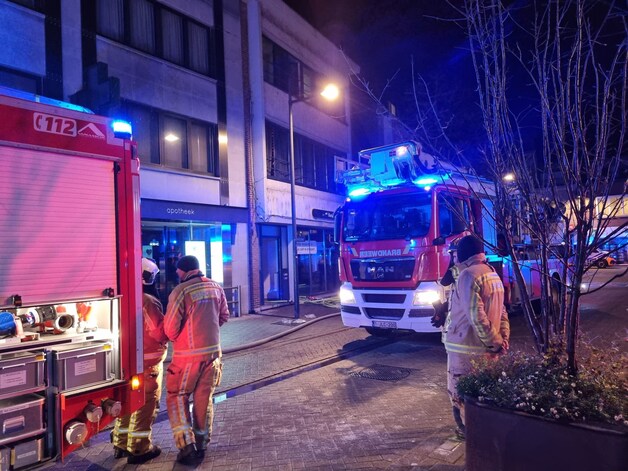 De brandweer kreeg het vuur in het appartement langs de Boomstraat in Bornem snel onder controle