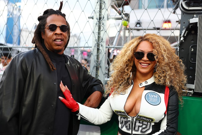 Beyoncé laat monden openvallen met pikante outfit tijdens bezoek aan F1 ...
