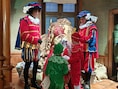 Hij komt, hij komt… Sinterklaas strijkt neer in ’s-Gravenwezel met cadeautjes voor kleine kunstenaars
