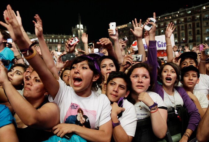 Hysterische fans van Bieber in Mexico.