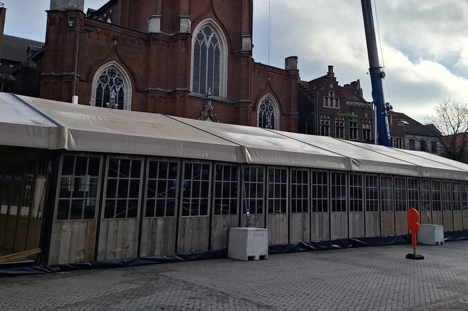 De Winter-Boom-Bar staat al op de Grote Markt. 