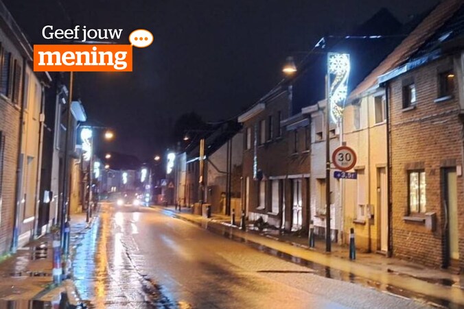 De nieuwe kerstverlichting in de Boomsestraat ter hoogte van Hellegat.
