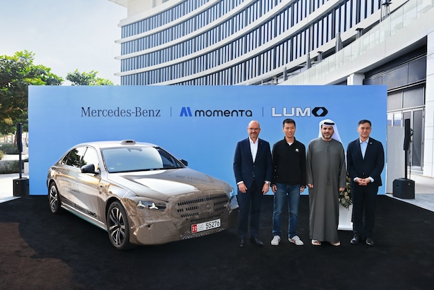 Mercedes-Benz en Momenta kondigen een zelfrijdende shuttledienst aan op basis van de nieuwe S-Klasse.